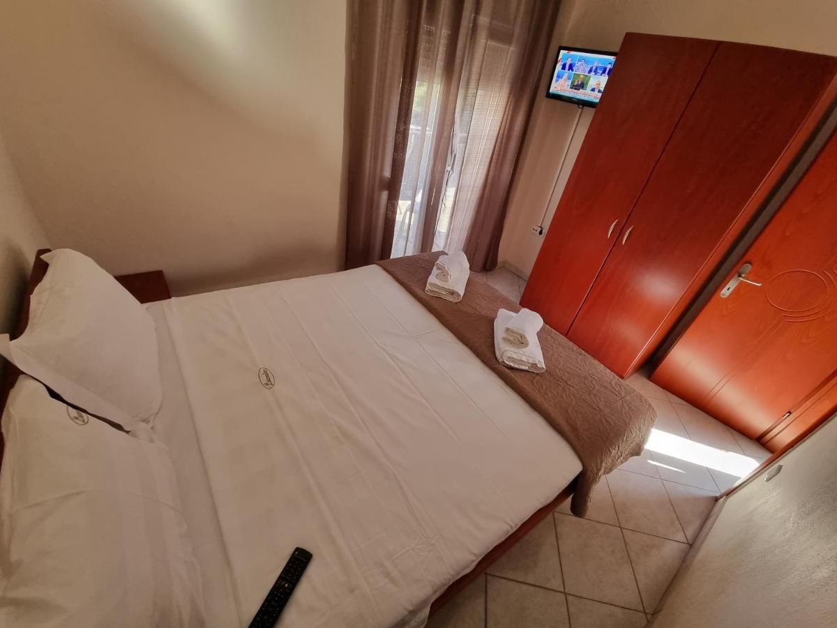 Premium Suites โอฟรีนีออน ภายนอก รูปภาพ