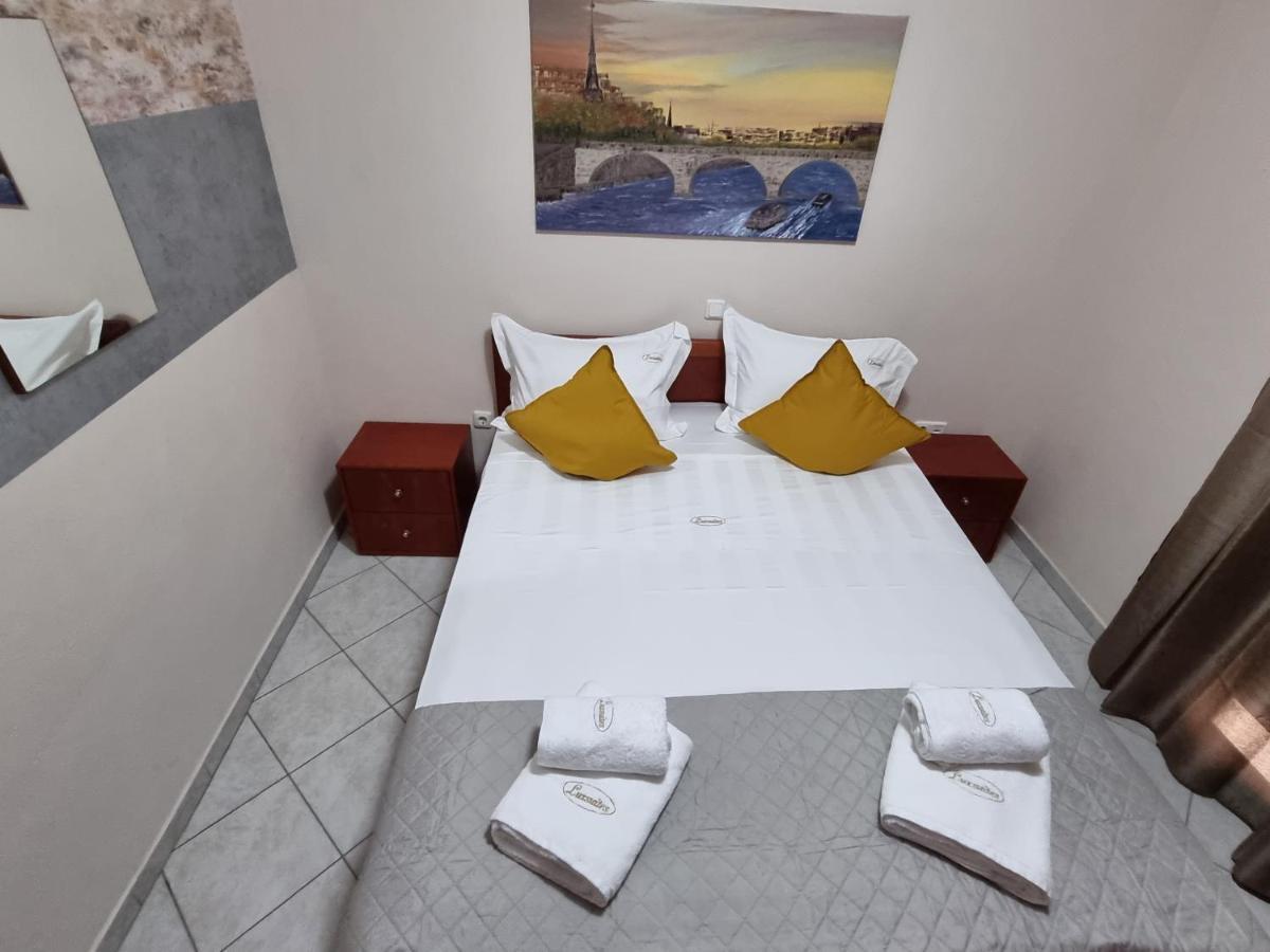 Premium Suites โอฟรีนีออน ภายนอก รูปภาพ