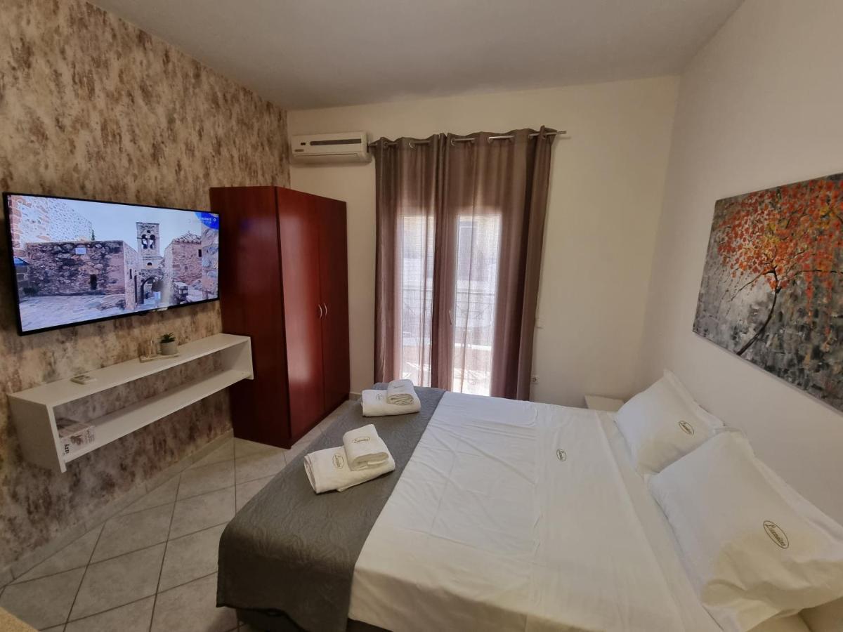 Premium Suites โอฟรีนีออน ภายนอก รูปภาพ
