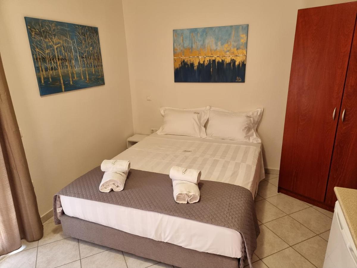 Premium Suites โอฟรีนีออน ภายนอก รูปภาพ