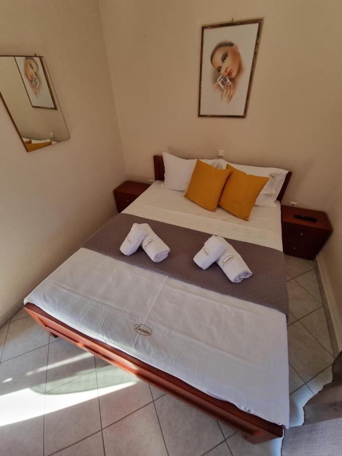 Premium Suites โอฟรีนีออน ภายนอก รูปภาพ