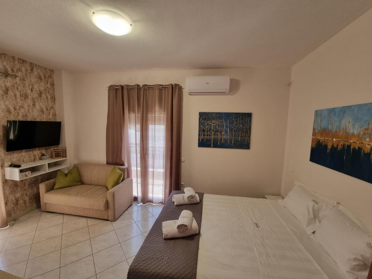 Premium Suites โอฟรีนีออน ภายนอก รูปภาพ