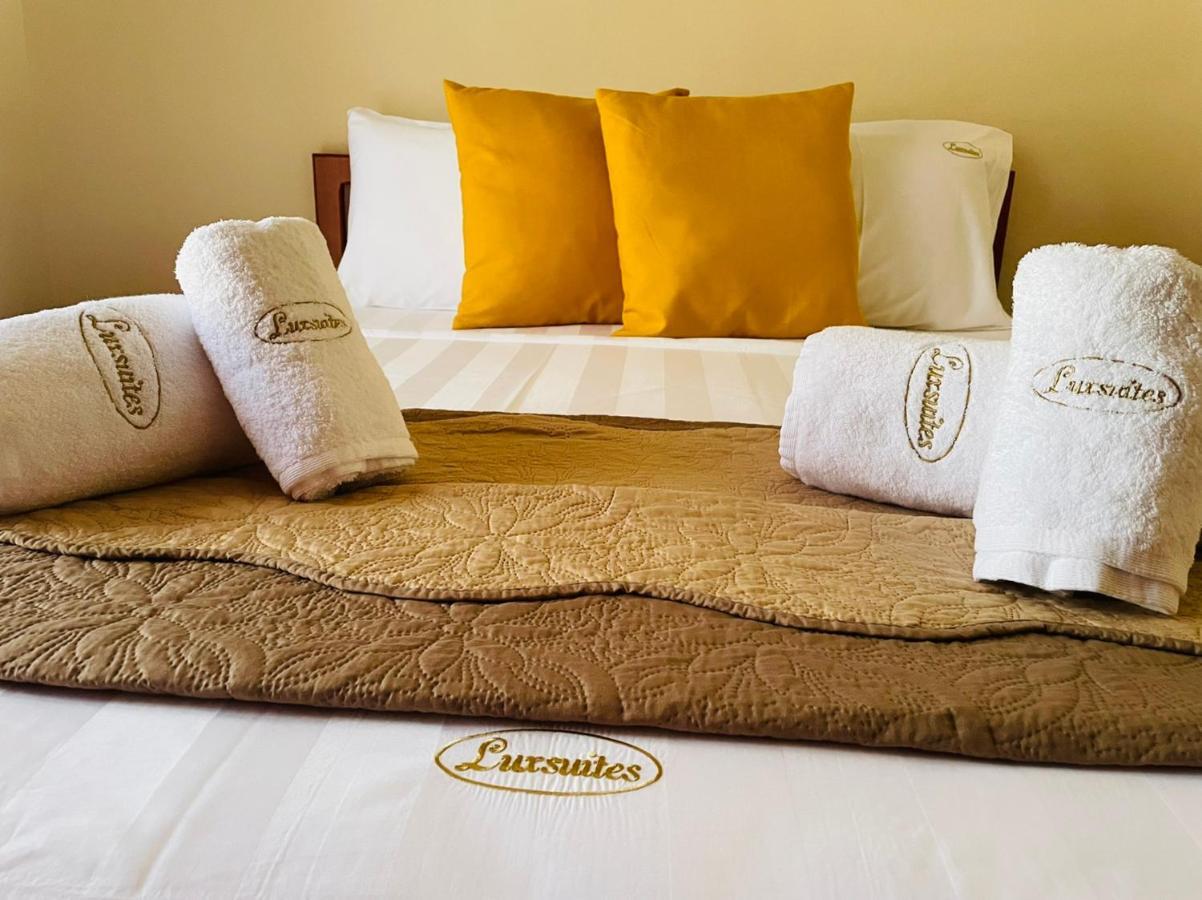 Premium Suites โอฟรีนีออน ภายนอก รูปภาพ