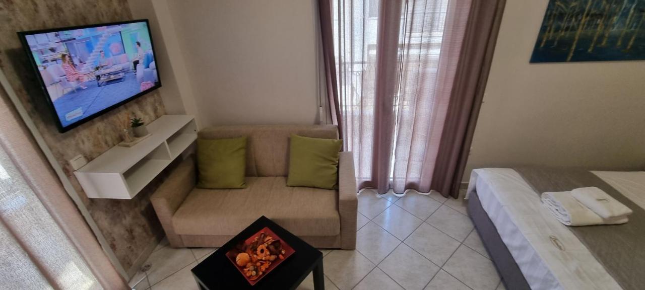 Premium Suites โอฟรีนีออน ภายนอก รูปภาพ